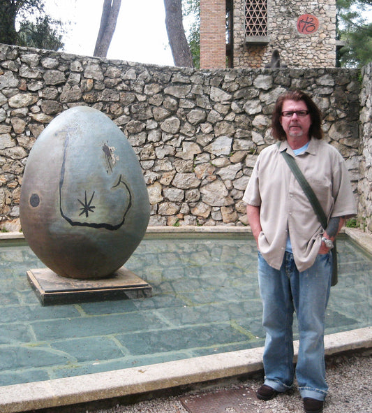 Artist Hoffee standing near a Miró sculpture at the Maeght Foundation in France